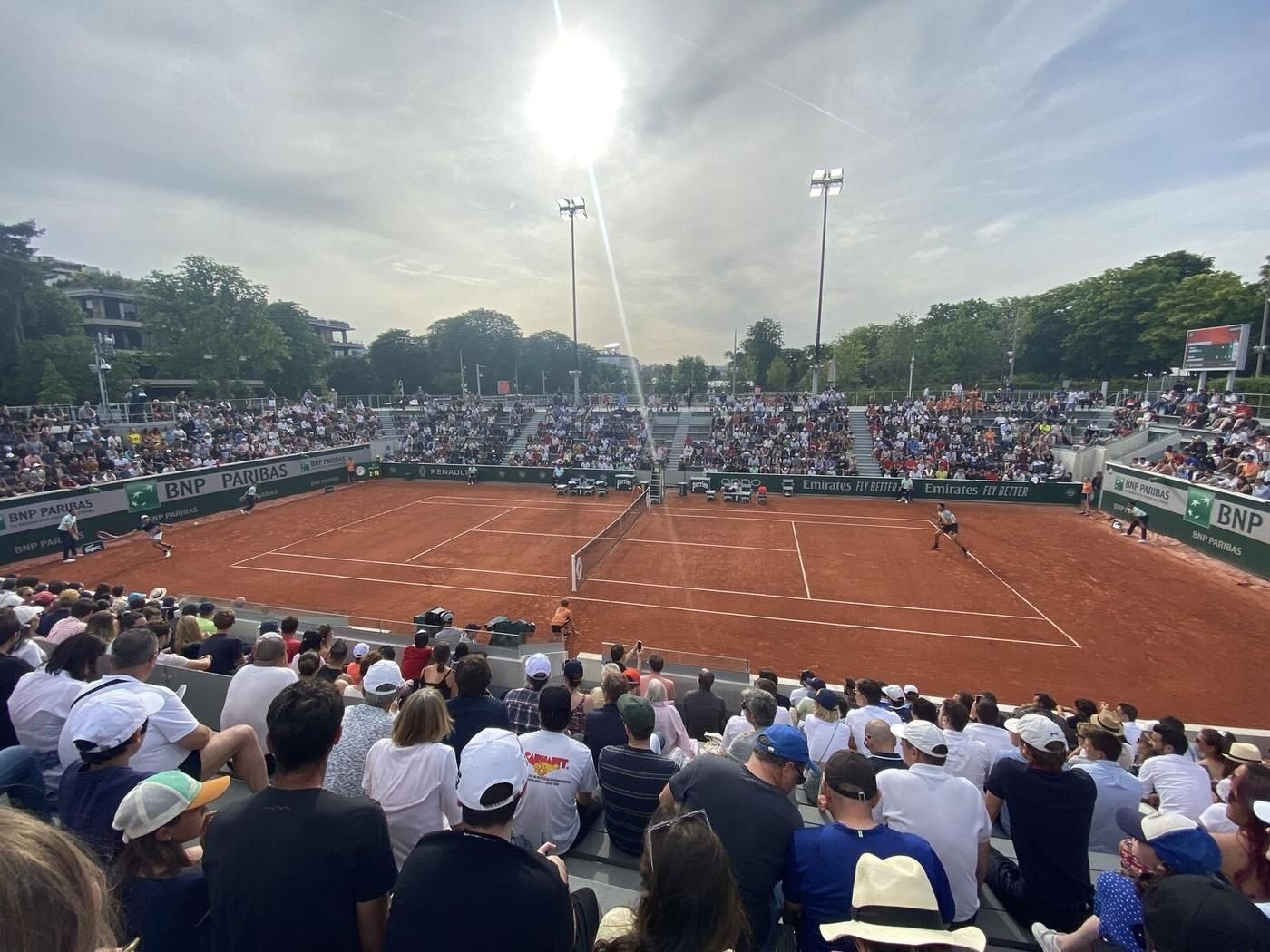 Center Court während eines Tagesmatches, Roland Garros 2022