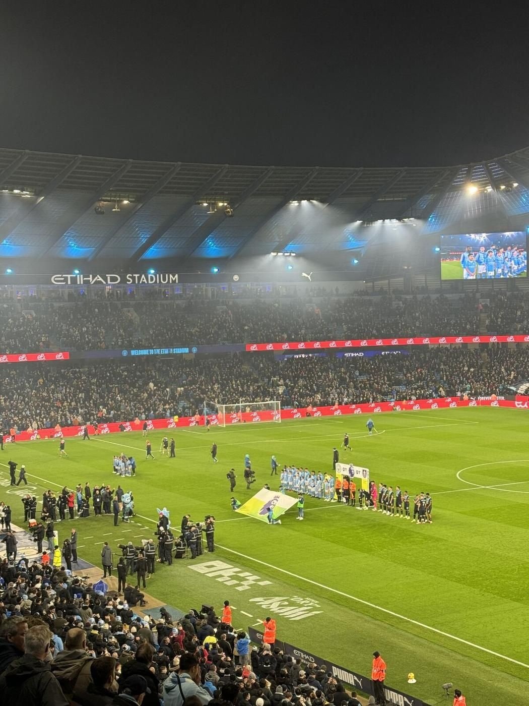 Mannschaftsaufstellung im Etihad Stadium vor Spielbeginn