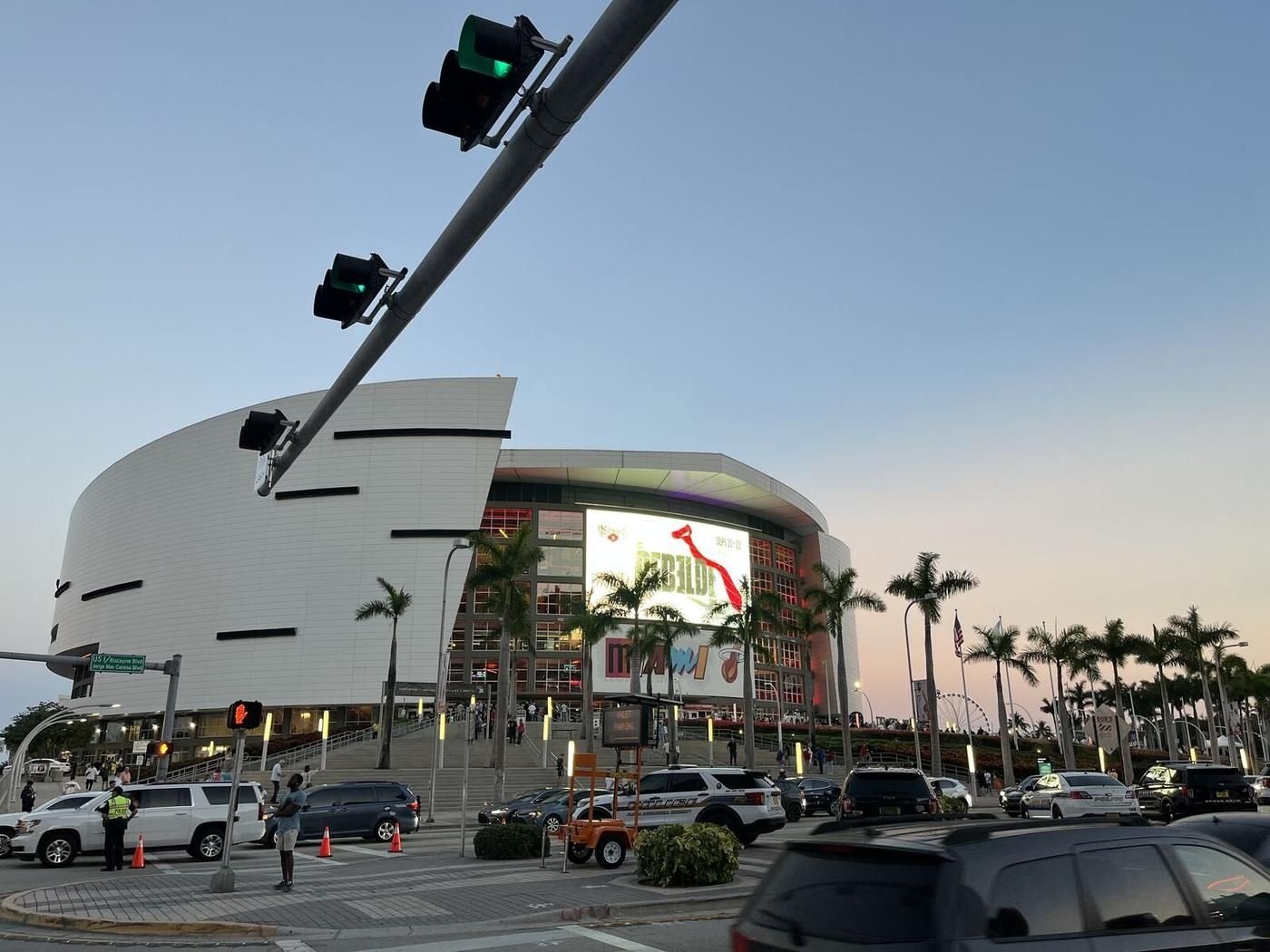 Kaseya Center Miami bei Sonnenuntergang, Miami Heat gegen Philadelphia 76ers