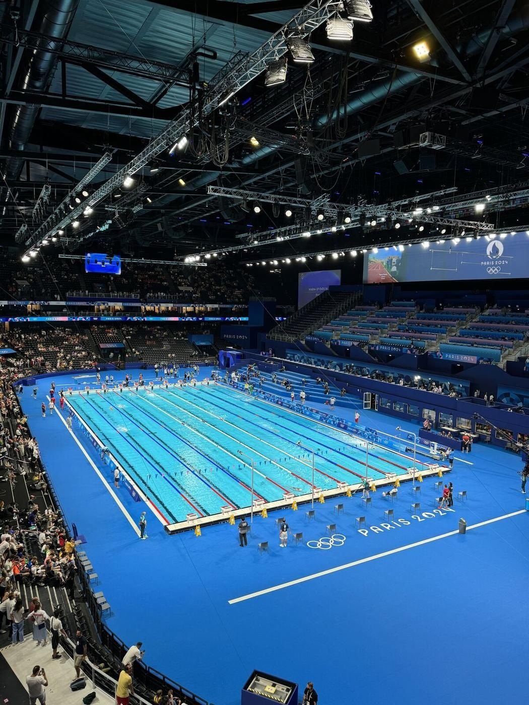 Eingang Paris La Défense Arena, Schwimmwettbewerbe