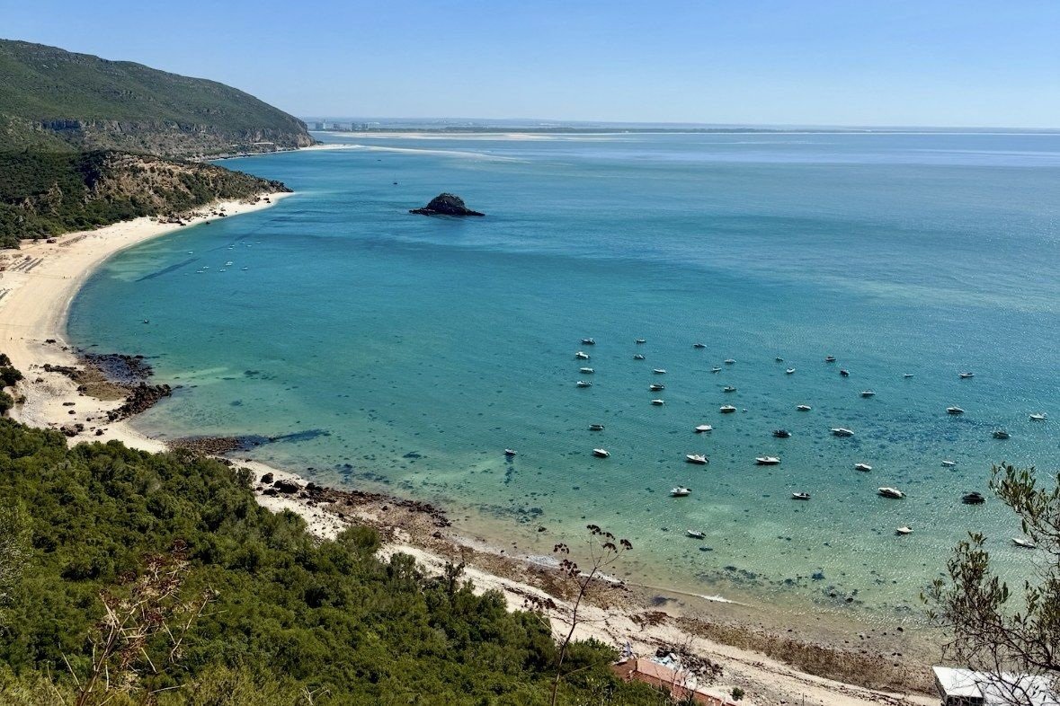 Bucht an der Atlantikküste bei Lissabon